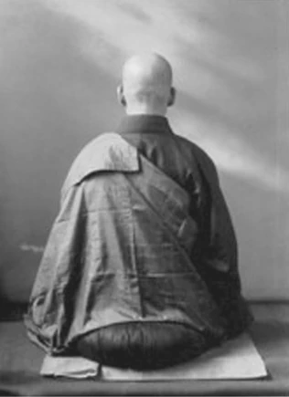 Kodo Sawaki sitting in meditation, seen from behind