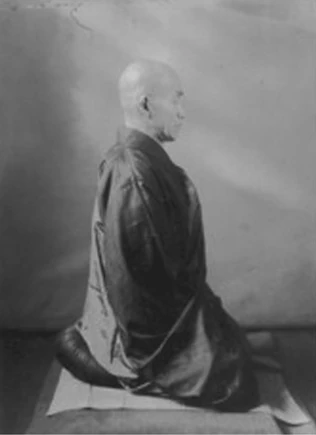 Kodo Sawaki sitting in meditation, seen from the other side